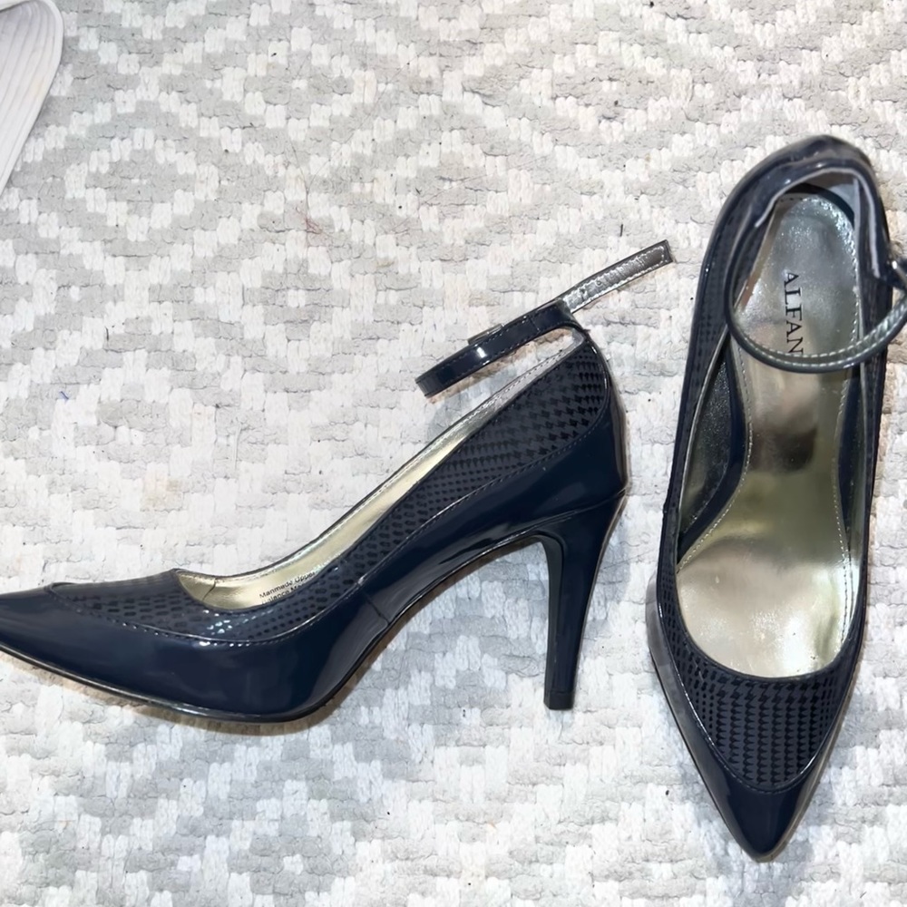 ALFANI Women’s Navy Blue Heels